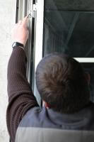 תיקון ציר בחלון